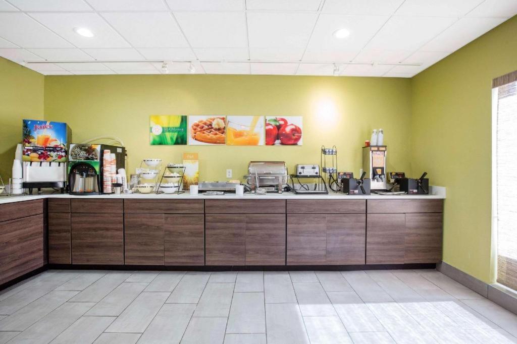 Quality Inn & Suites Arnold - St Louis Экстерьер фото