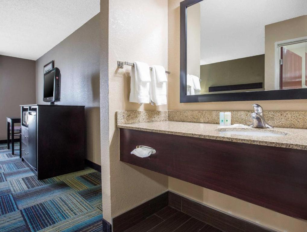 Quality Inn & Suites Arnold - St Louis Экстерьер фото