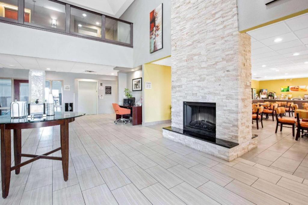 Quality Inn & Suites Arnold - St Louis Экстерьер фото